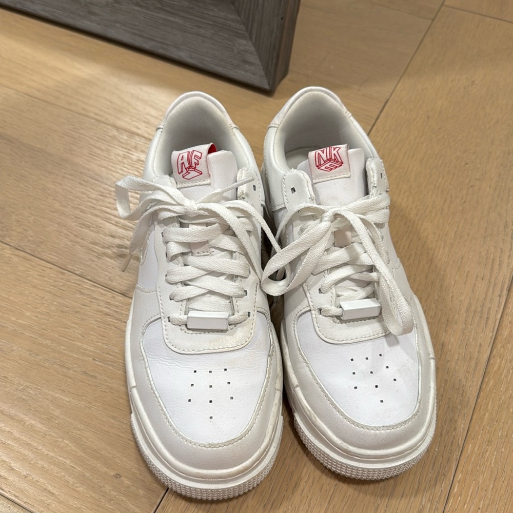 Nike Air Force 1 Pixel